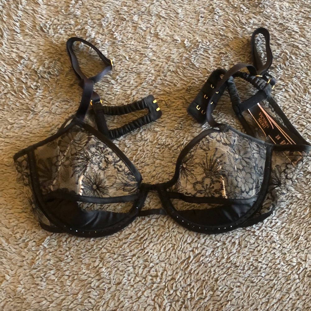 Peek-a-Boo Push-up Bra